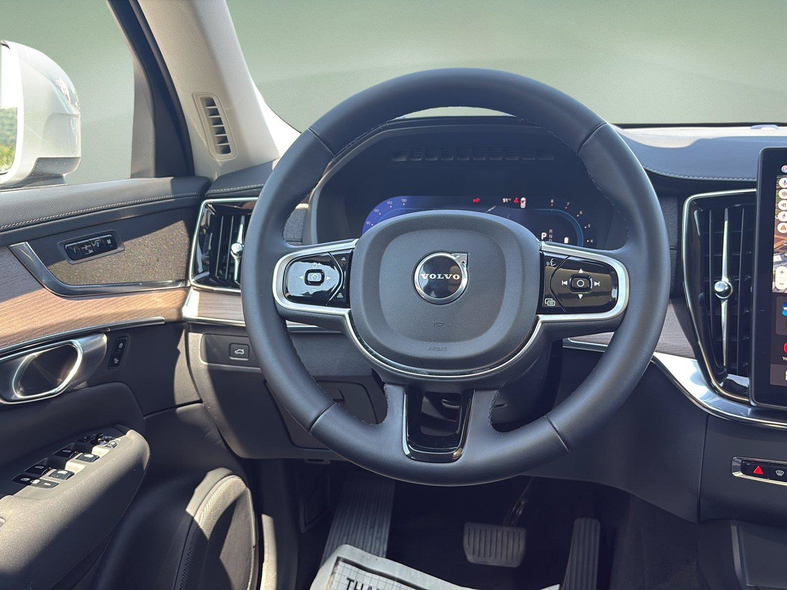Used 2025 Volvo XC90 B6 Plus AWD/4WD image 11
