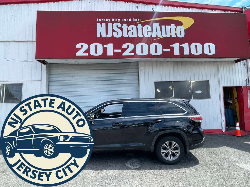 Used 2014 Toyota Highlander Plus AWD/4WD image 2