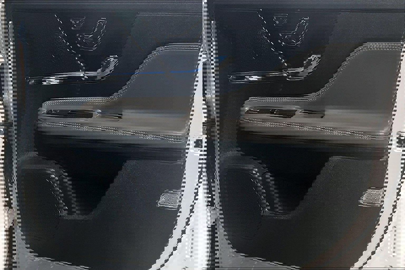 Used 2023 Lincoln Corsair Reserve w/ Equipment Group 201A image 28