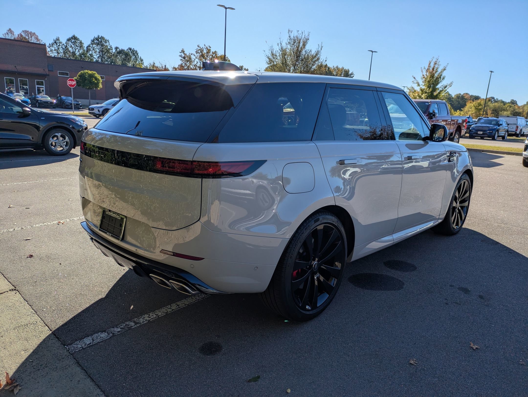 Used 2025 Land Rover Range Rover Sport Dynamic SE image 4