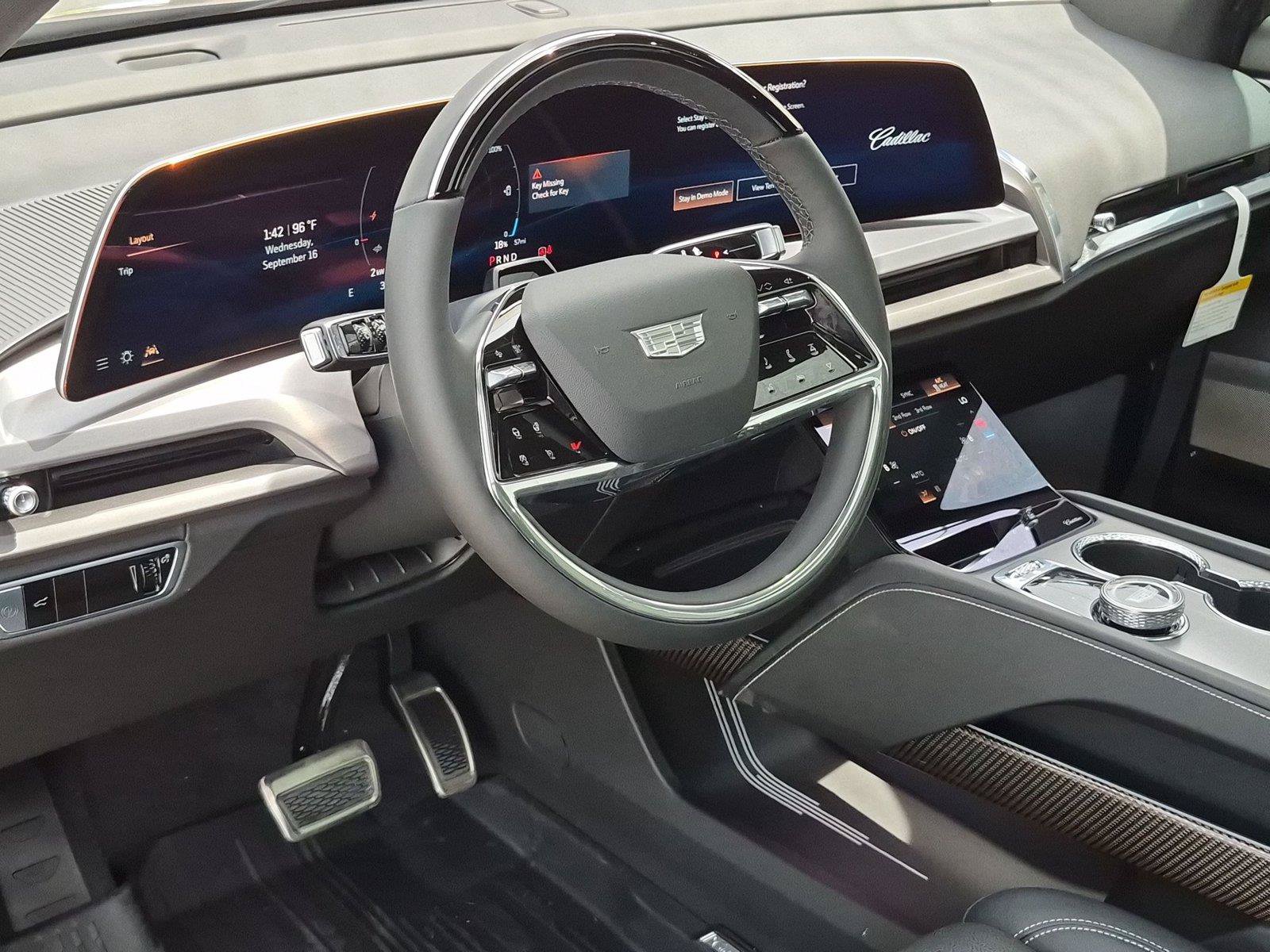 New 2027 Cadillac Vistiq Sport w/ LPO, Floor Liner Package AWD/4WD image 5