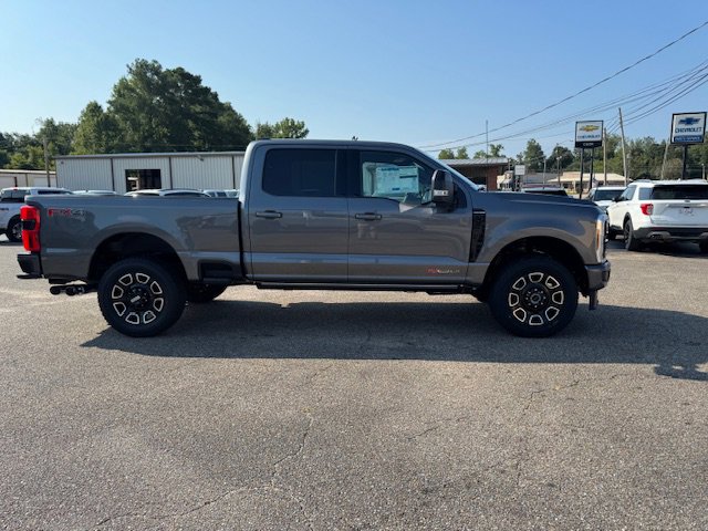 New 2025 Ford F250 4x4 Crew Cab Super Duty image 5