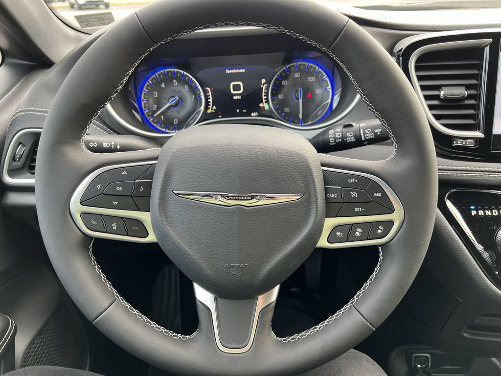 New 2026 Chrysler Pacifica Select FWD image 10