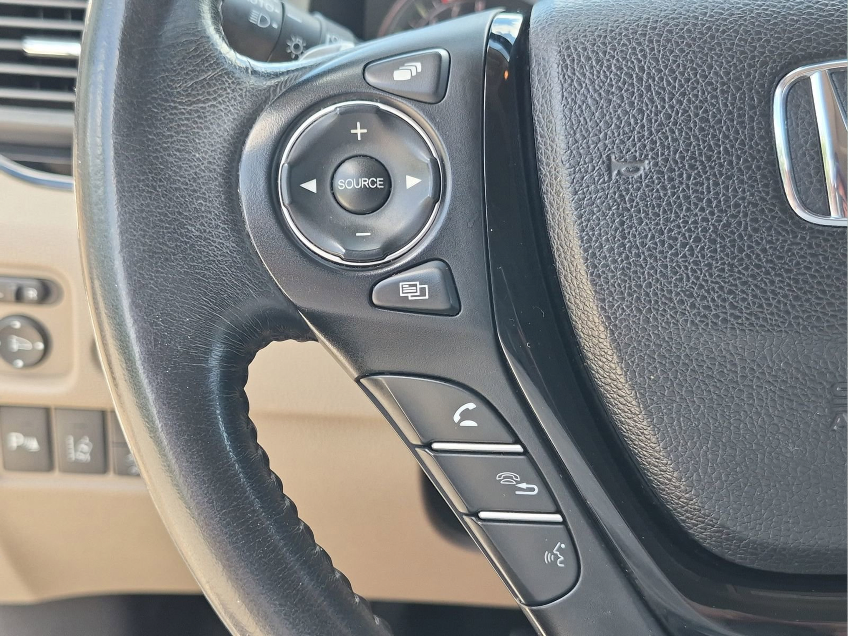 Used 2016 Honda Pilot Touring image 13
