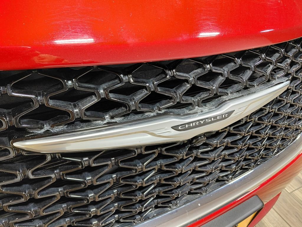 Used 2025 Chrysler Pacifica Select image 30