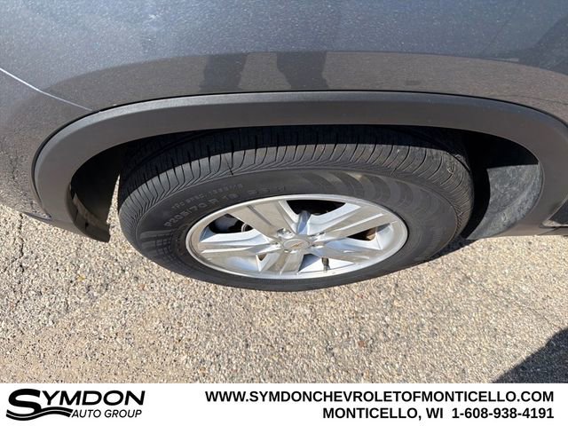 Used 2019 Chevrolet Trax LT w/ LT Convenience Package image 24