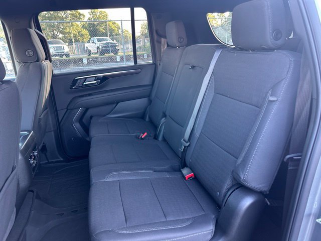 Used 2026 Chevrolet Suburban LS RWD image 17