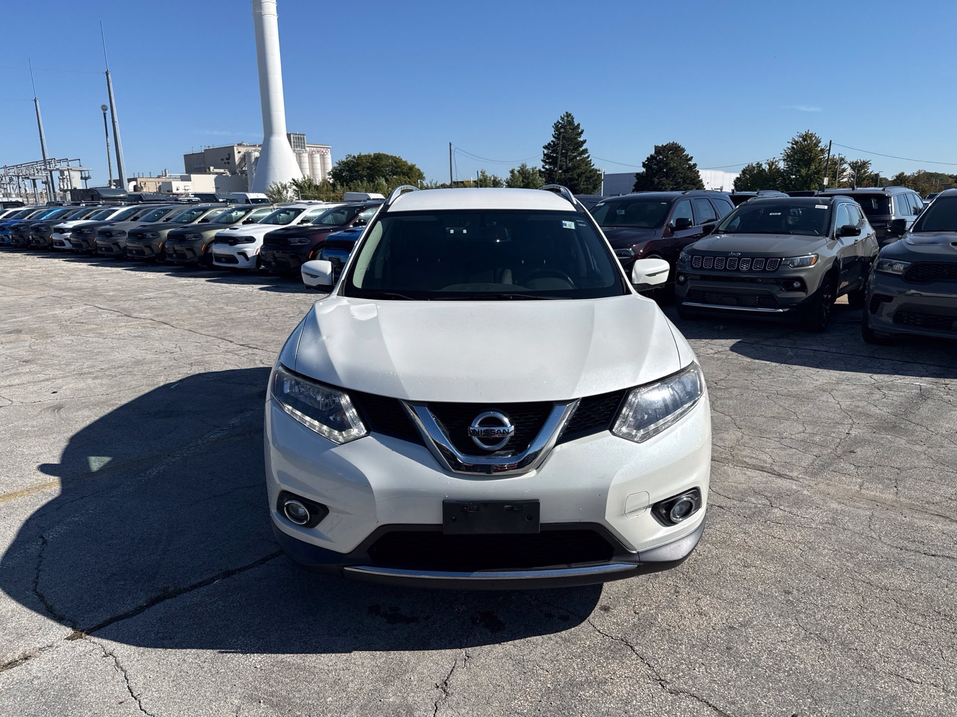 Used 2016 Nissan Rogue SV w/ SV Premium Package AWD/4WD image 2