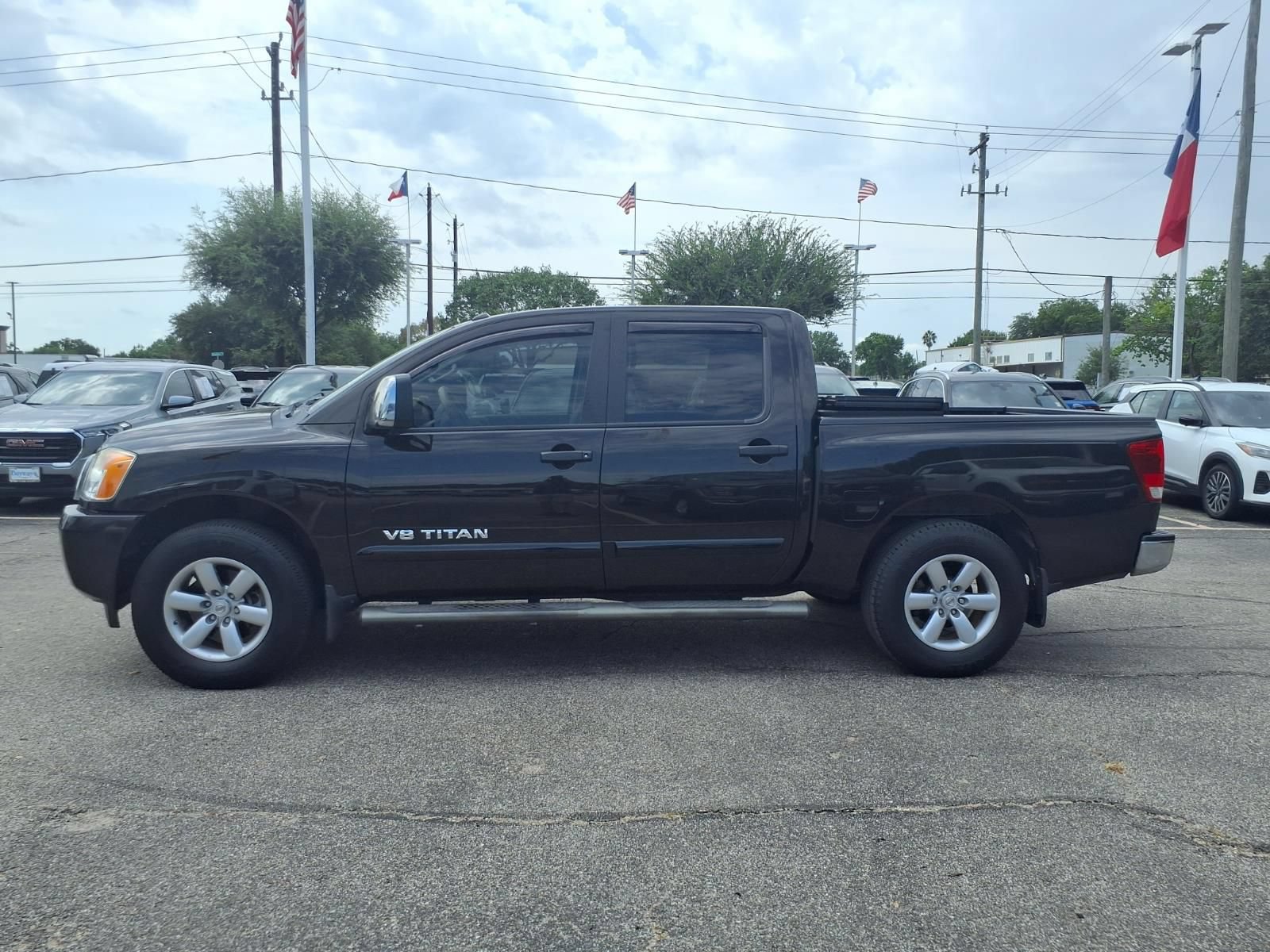 Used 2014 Nissan Titan SV w/ SV Value Truck Package RWD image 9
