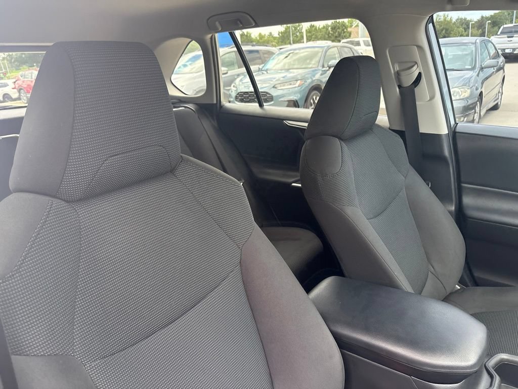 Used 2022 Toyota RAV4 LE w/ Carpet Mat Package (TMS) AWD/4WD image 23