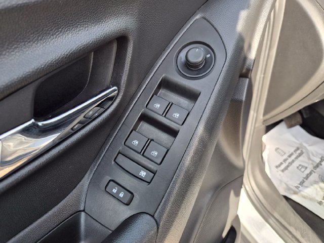 Used 2022 Chevrolet Trax LT w/ LT Convenience Package AWD/4WD image 13