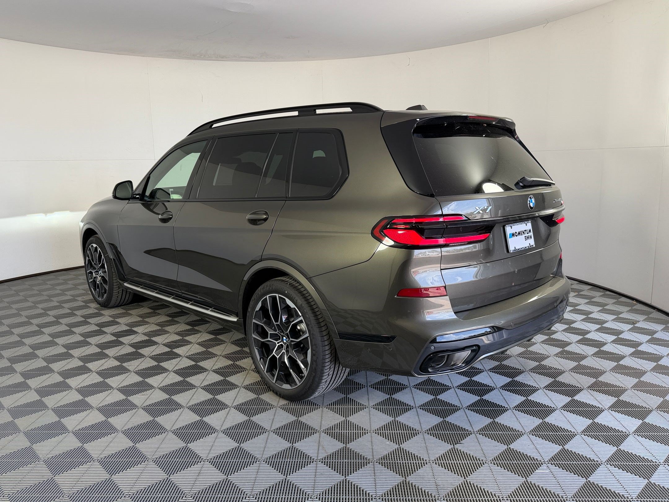 New 2027 BMW X7 xDrive40i w/ M Sport Package AWD/4WD image 3