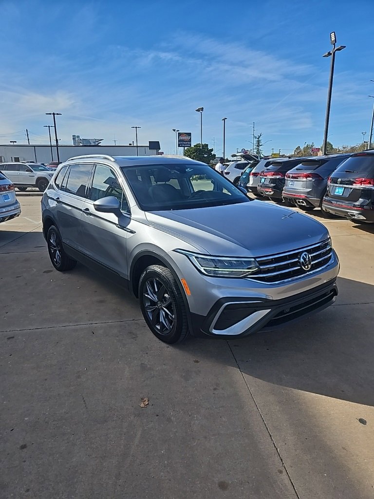 Used 2022 Volkswagen Tiguan SE image 3