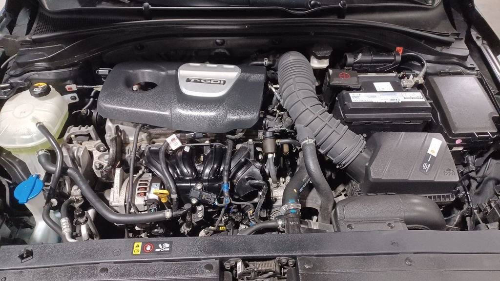 Used 2018 Hyundai Elantra GT Sport w/ Sport Tech Package 04 image 9