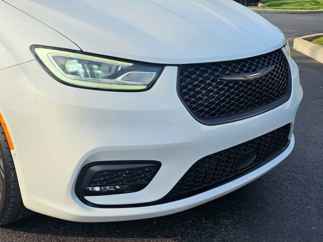 Used 2022 Chrysler Pacifica Limited w/ S Appearance Package image 3