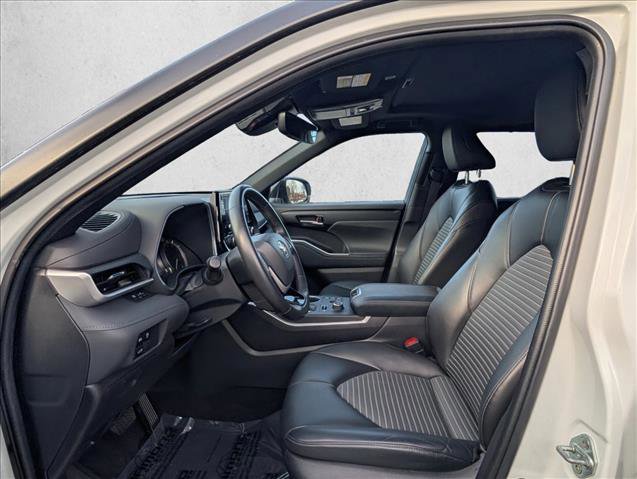 Used 2023 Toyota Highlander XSE image 17