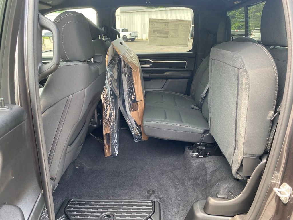 New 2026 RAM 1500 4x4 Crew Cab image 17