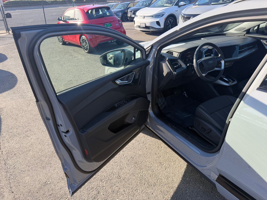 Used 2024 Audi Q4 e-tron Premium Plus w/ Premium Plus AWD/4WD image 9