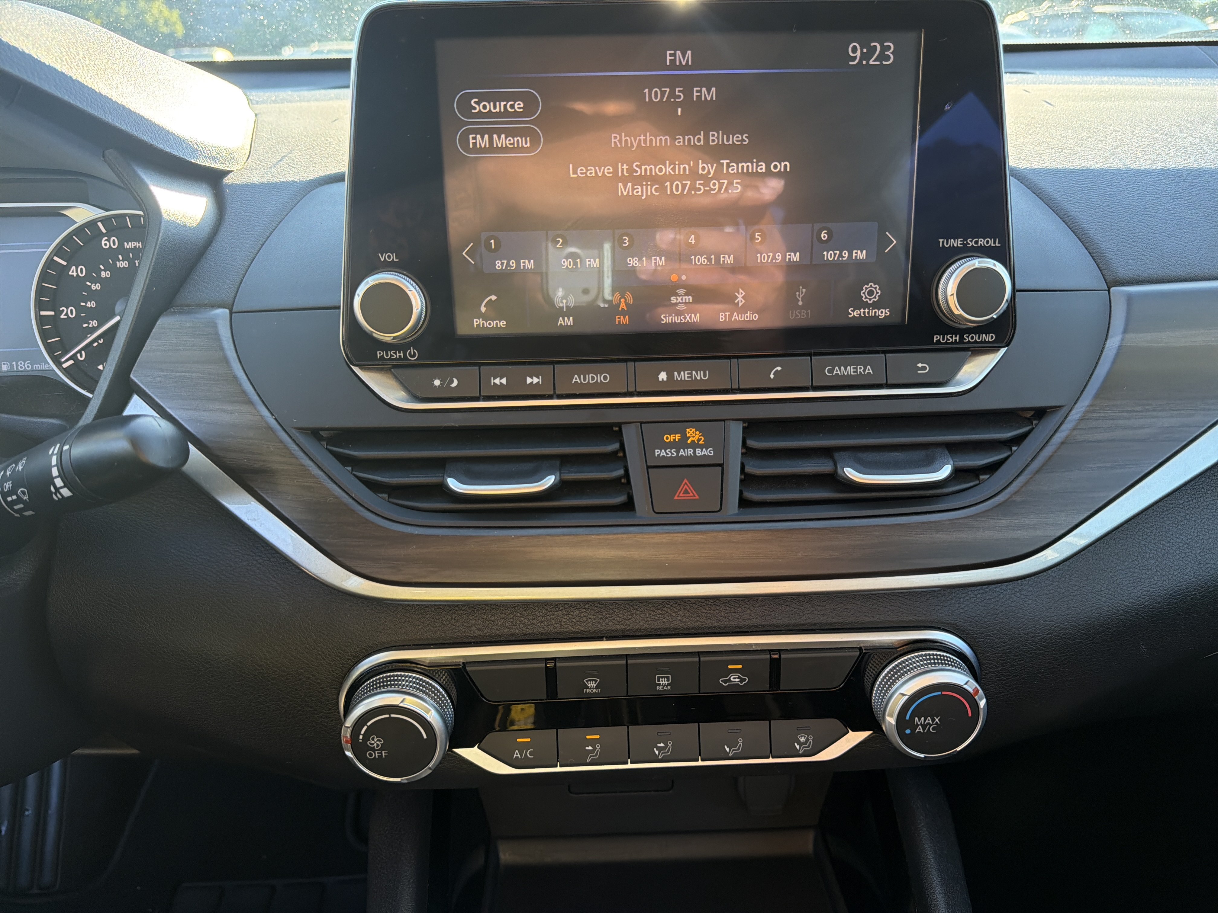 Used 2024 Nissan Altima 2.5 SV FWD image 30