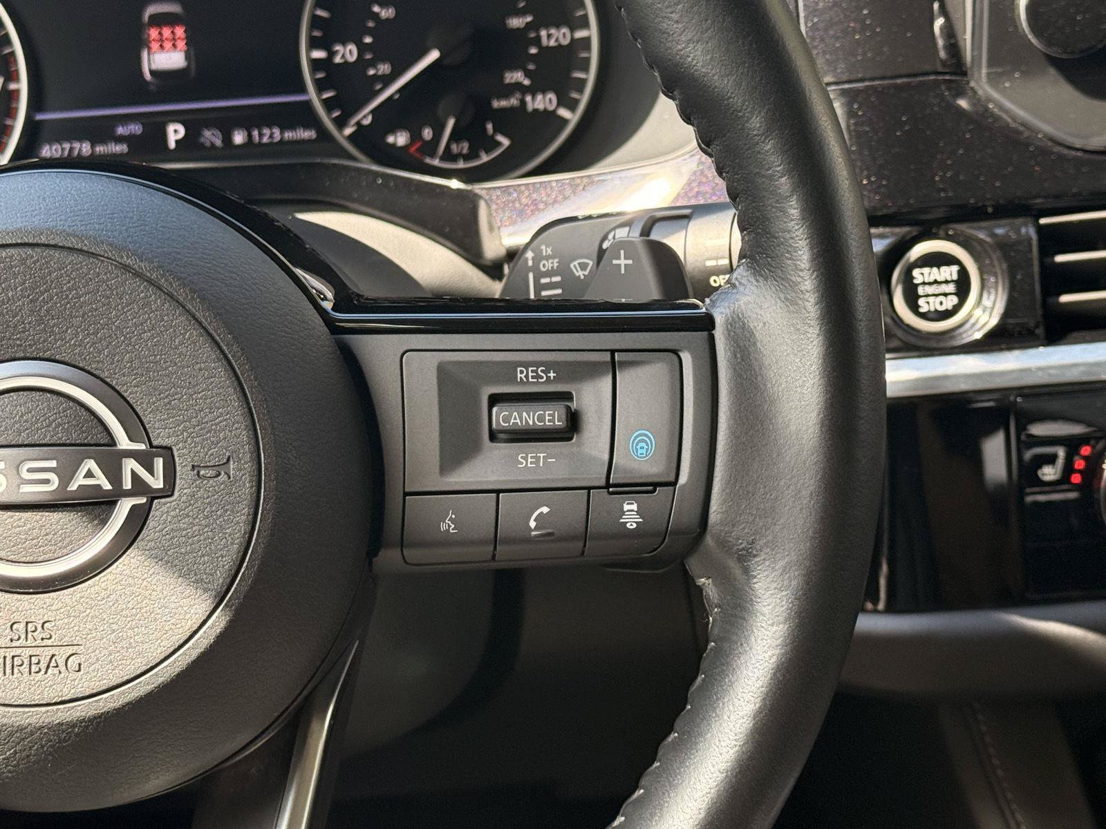 Used 2023 Nissan Pathfinder SL AWD/4WD image 27