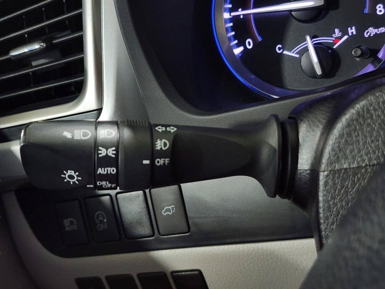 Used 2019 Toyota Highlander XLE AWD/4WD image 15