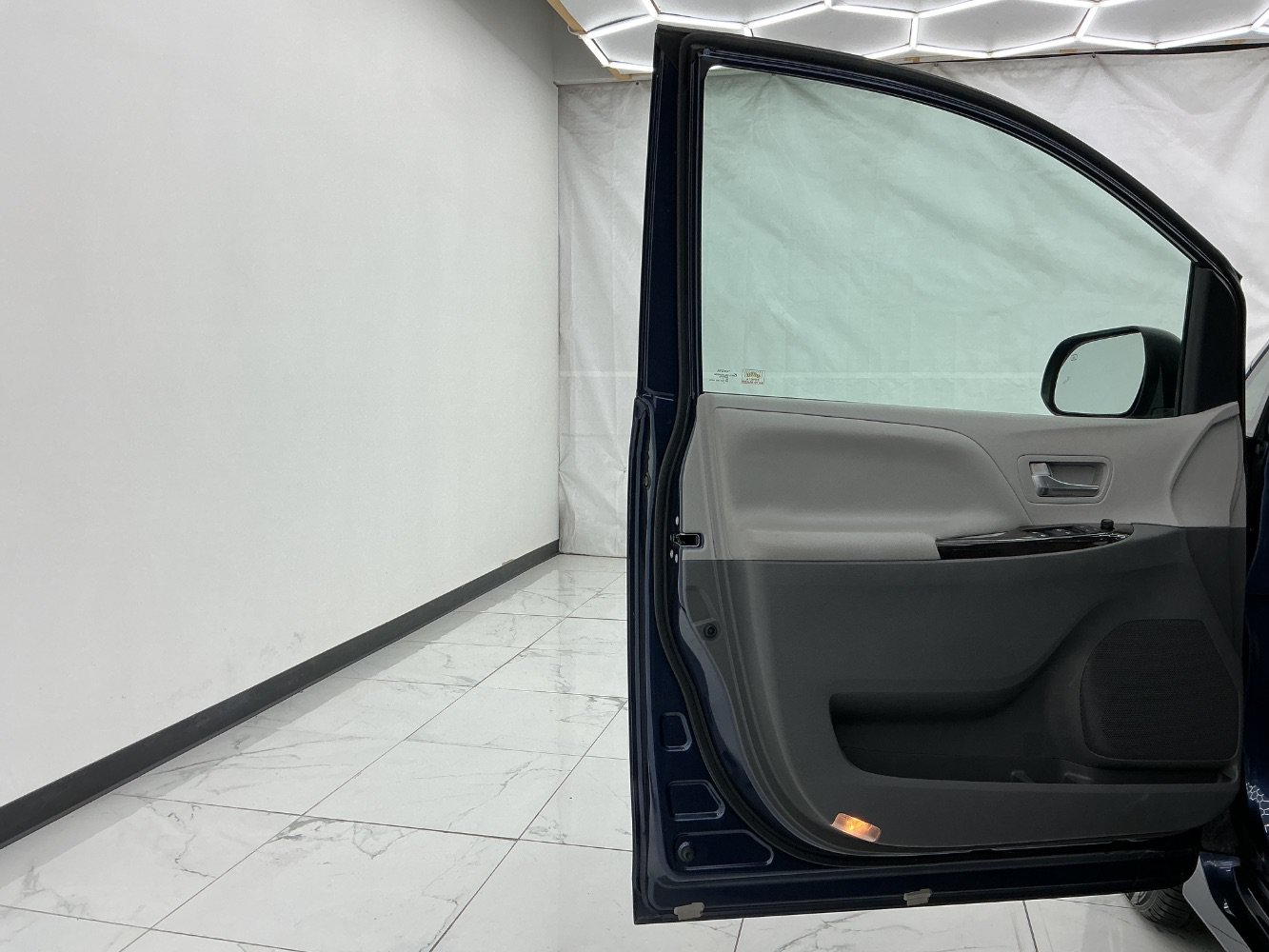 Used 2020 Toyota Sienna XLE AWD/4WD image 18