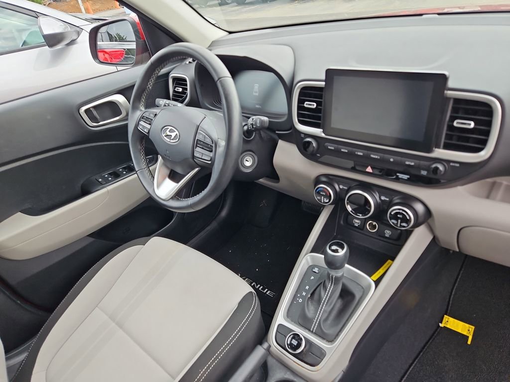 Used 2023 Hyundai Venue SEL FWD image 8