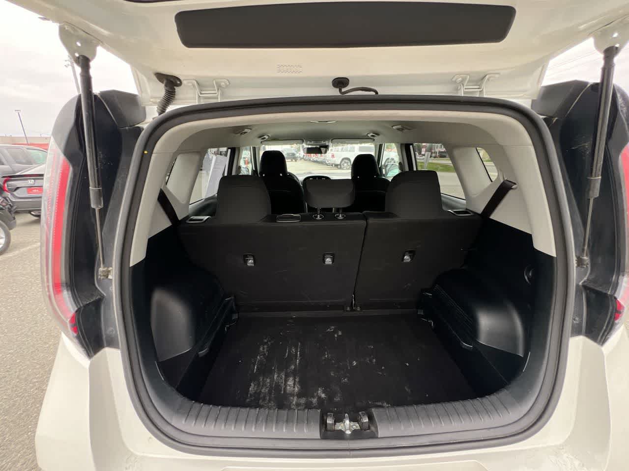 Used 2024 Kia Soul LX w/ Option Group 015 FWD image 25
