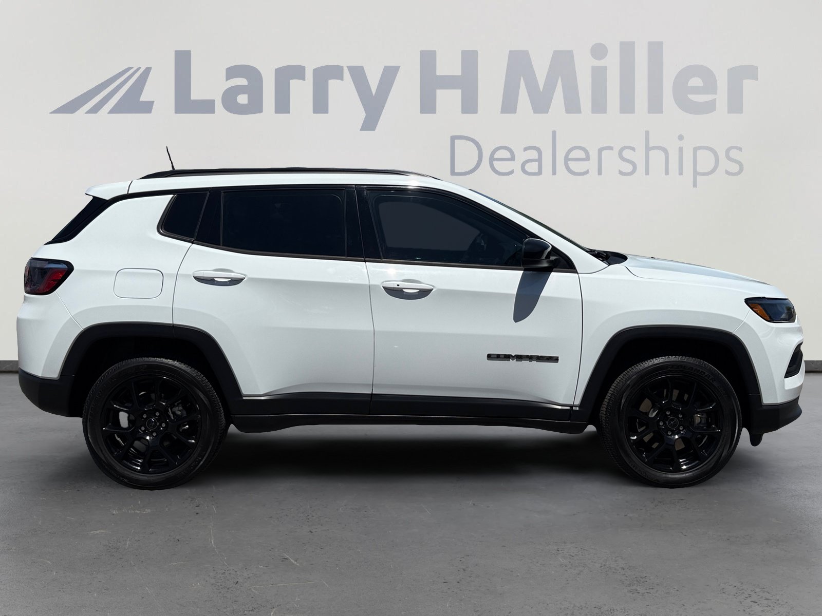 Used 2025 Jeep Compass Latitude w/ Altitude Special Edition AWD/4WD image 6