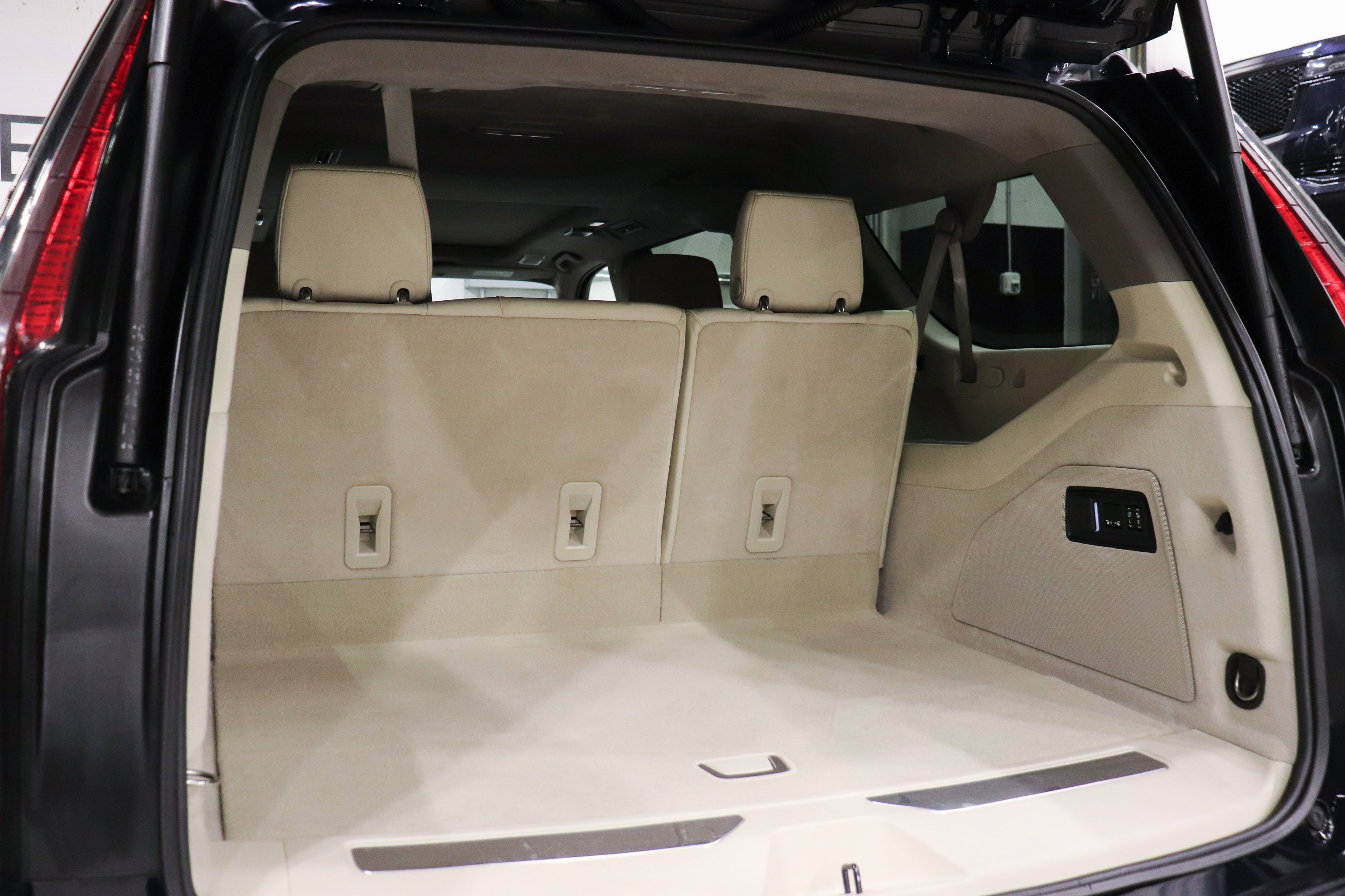 Used 2022 Cadillac Escalade ESV Sport Platinum image 10