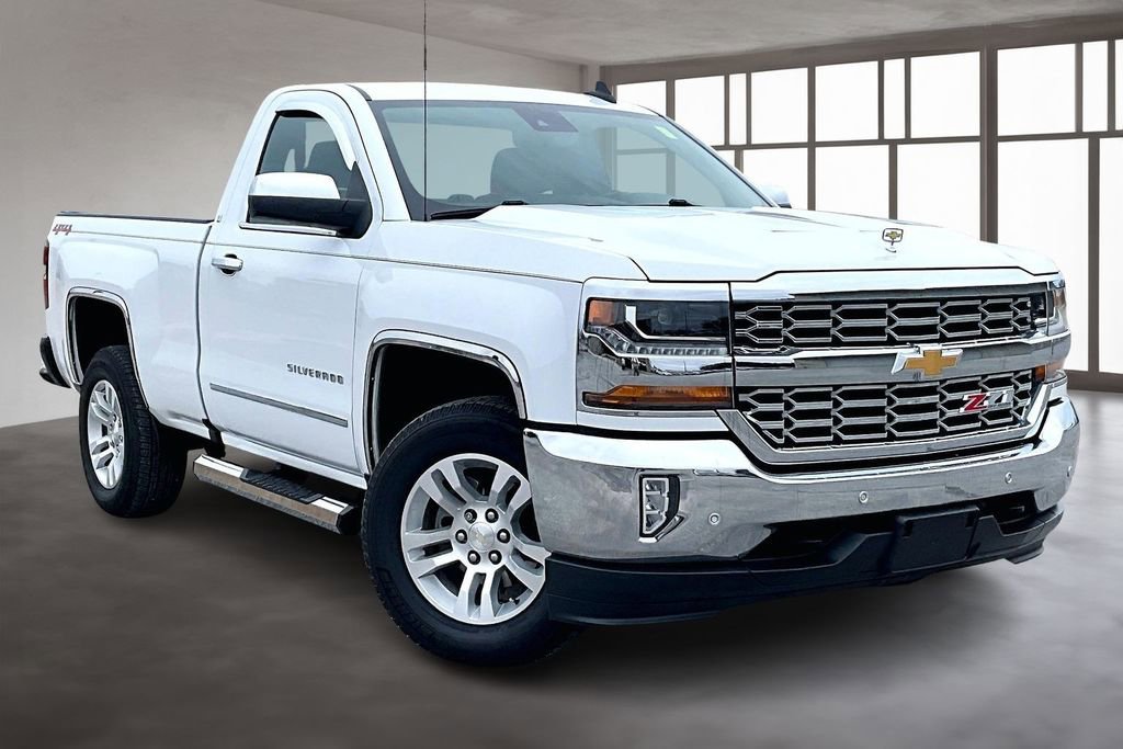 Used 2018 Chevrolet Silverado 1500 LT w/ LT Convenience Package image 3