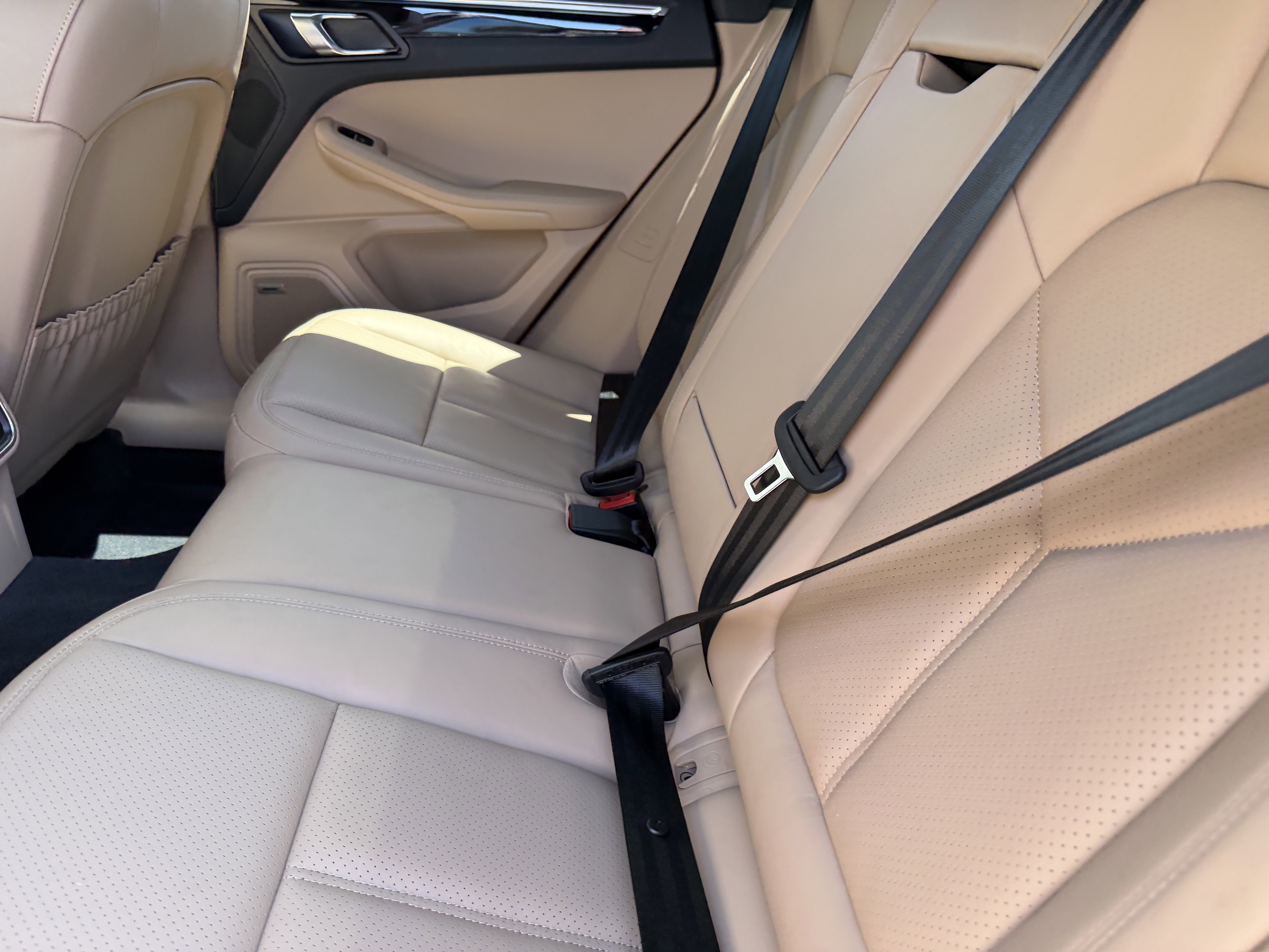 Certified 2025 Porsche Macan image 21