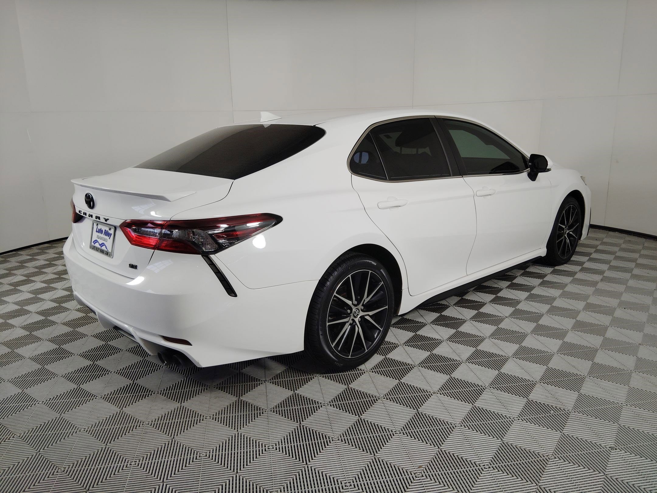 Used 2022 Toyota Camry SE image 9