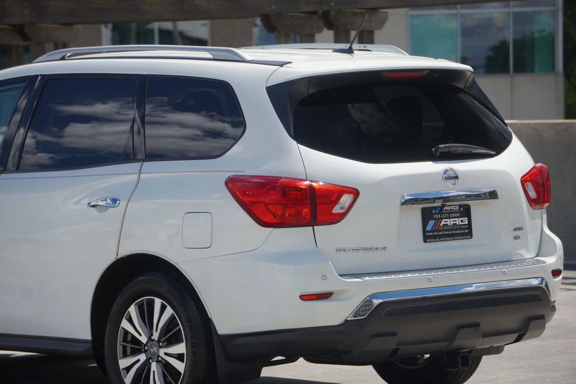 Used 2017 Nissan Pathfinder SL image 24
