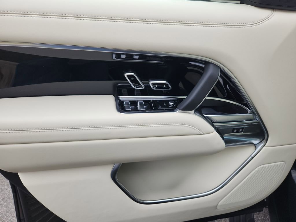 New 2025 Land Rover Range Rover SE image 24
