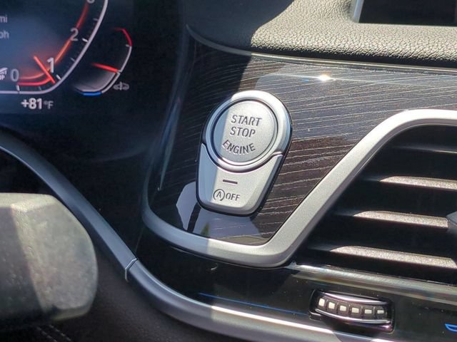 Used 2022 BMW 740i w/ M Sport Package RWD image 17
