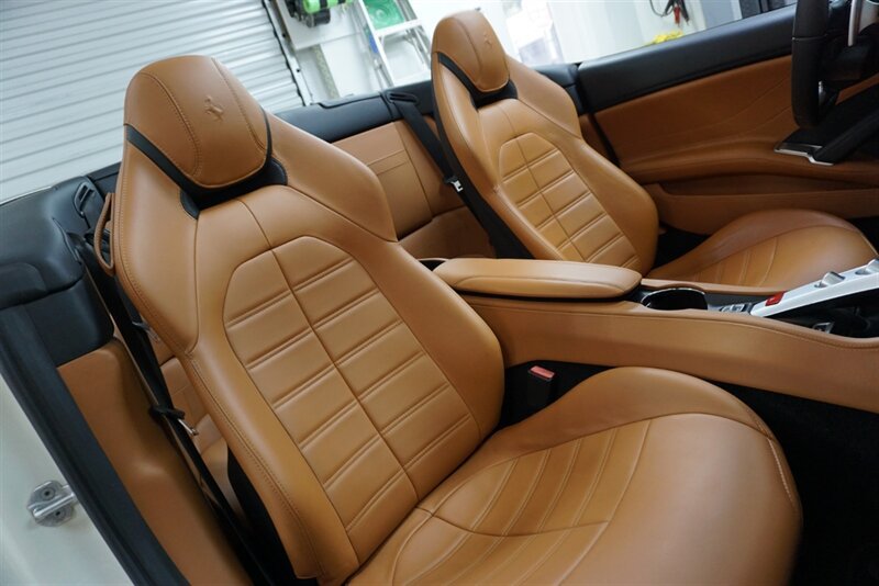 Used 2017 Ferrari California T RWD image 21