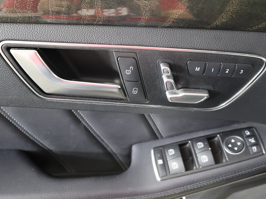 Used 2015 Mercedes-Benz E 400 4MATIC Sedan w/ Lighting Package image 34