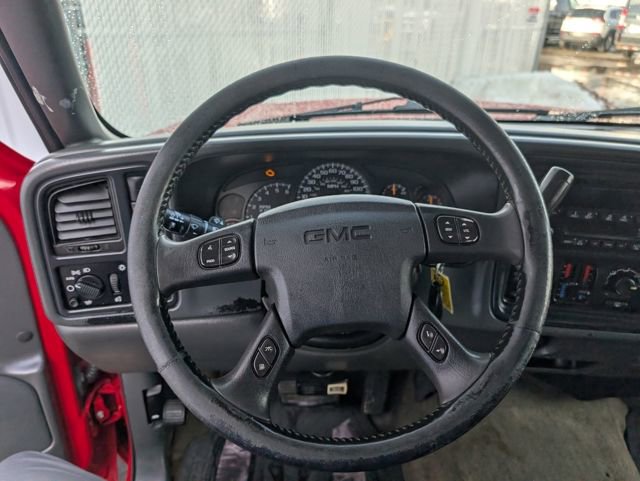 Used 2005 GMC Sierra 2500 SLE w/ Skid Plate Package image 8