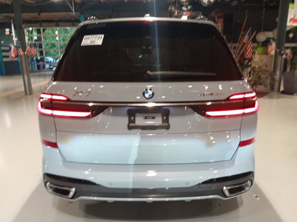 Certified 2026 BMW X7 xDrive40i w/ M Sport Package AWD/4WD image 14