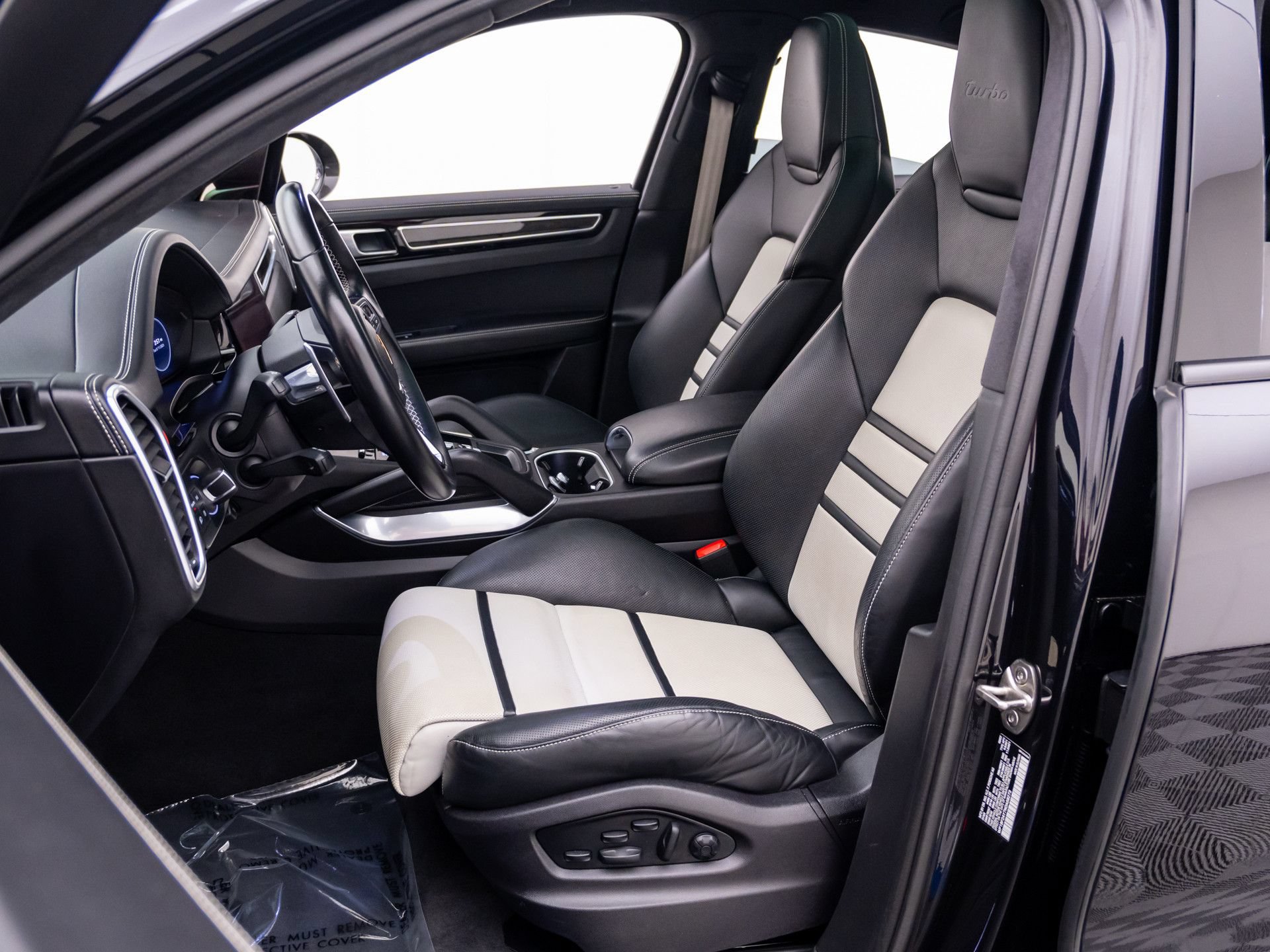 Used 2022 Porsche Cayenne Turbo AWD/4WD image 5