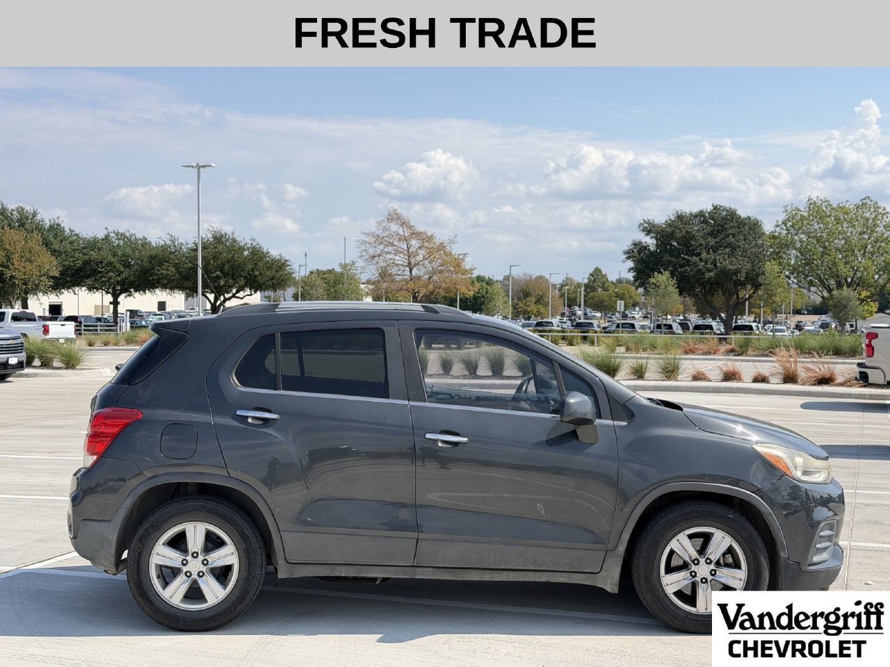 Used 2017 Chevrolet Trax LT w/ Sun & Sound Package FWD image 3