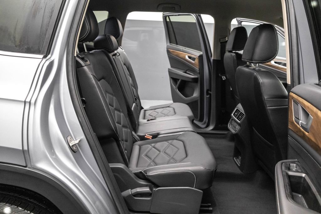 Used 2024 Volkswagen Atlas SE image 28