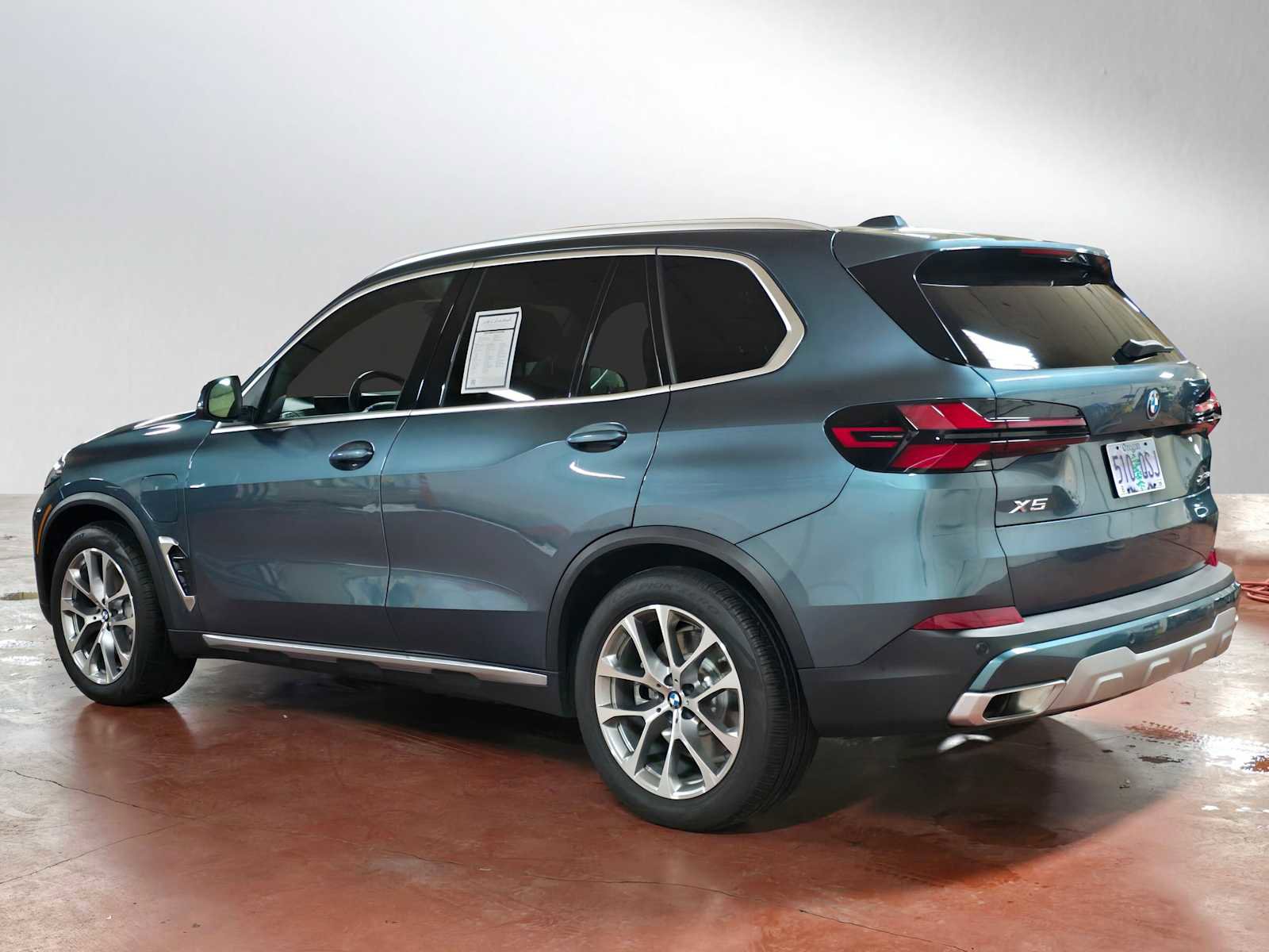 Used 2026 BMW X5 xDrive50e image 5