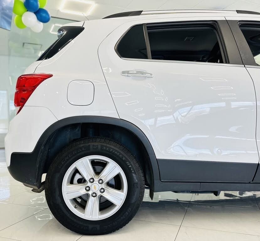Used 2019 Chevrolet Trax LT w/ LT Convenience Package image 11