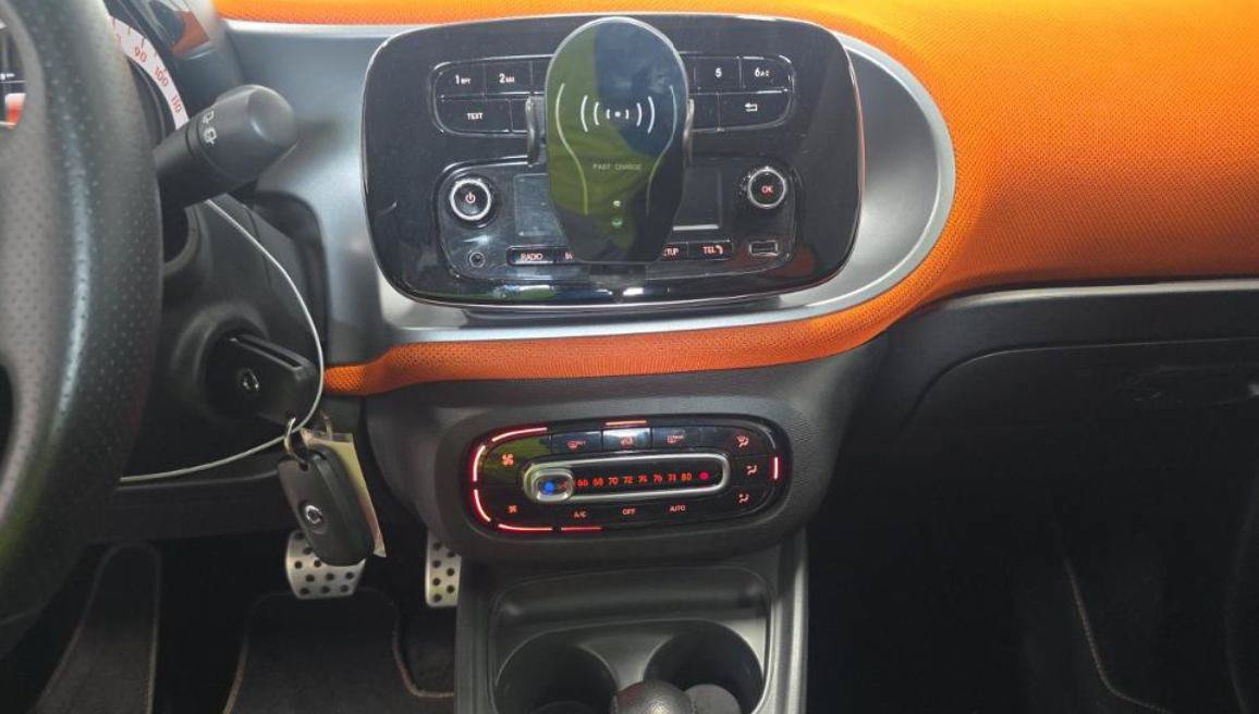 Used 2016 smart fortwo passion w/ Edition #1 Package RWD image 11