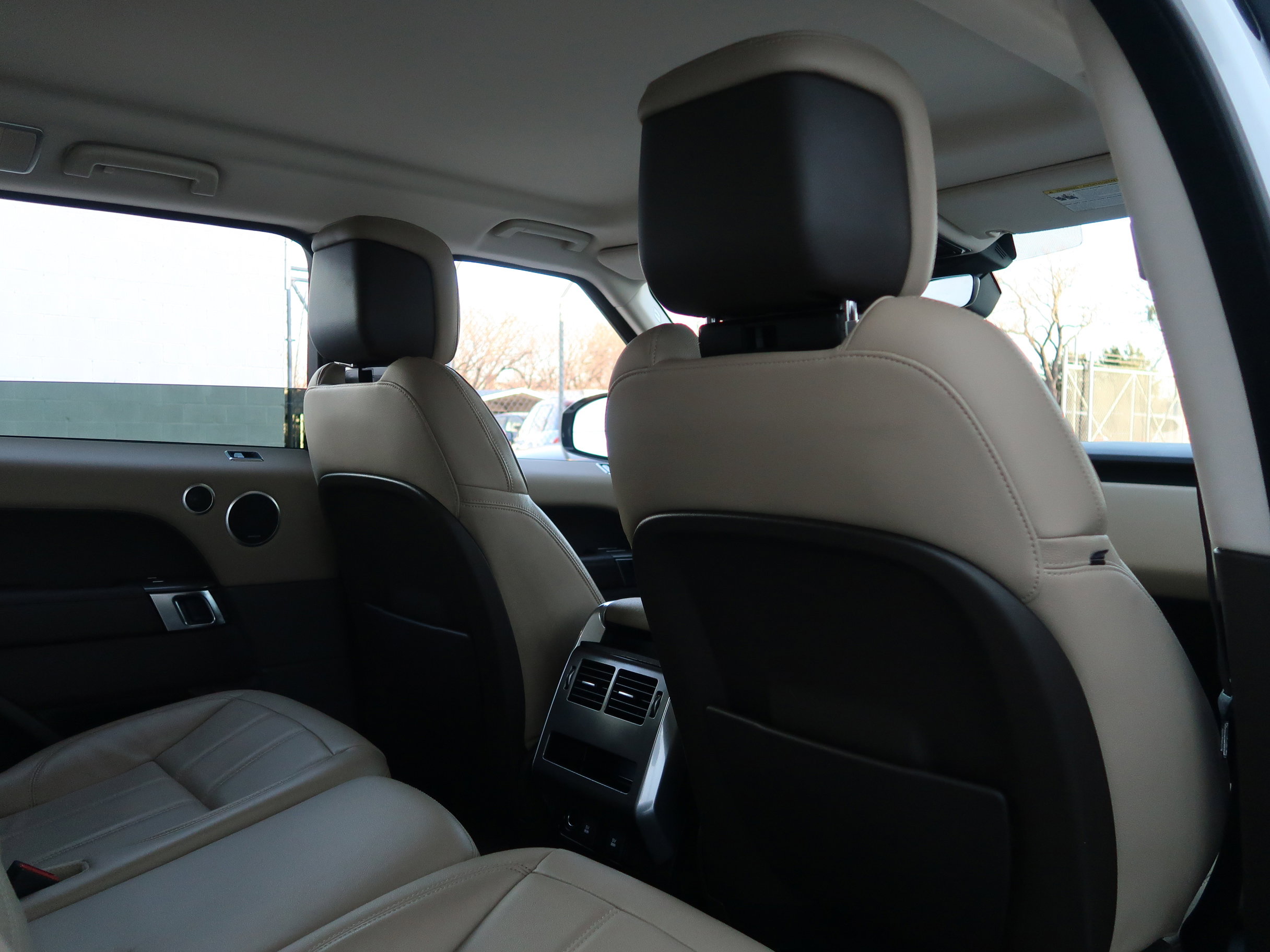 Used 2018 Land Rover Range Rover Sport SE image 40