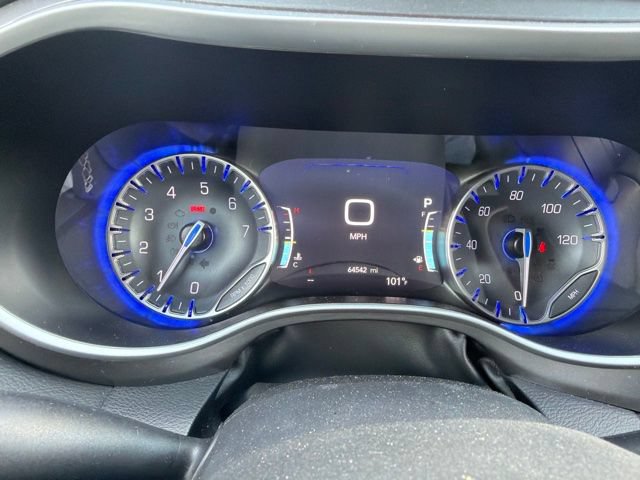 Used 2024 Chrysler Pacifica Touring-L FWD image 13