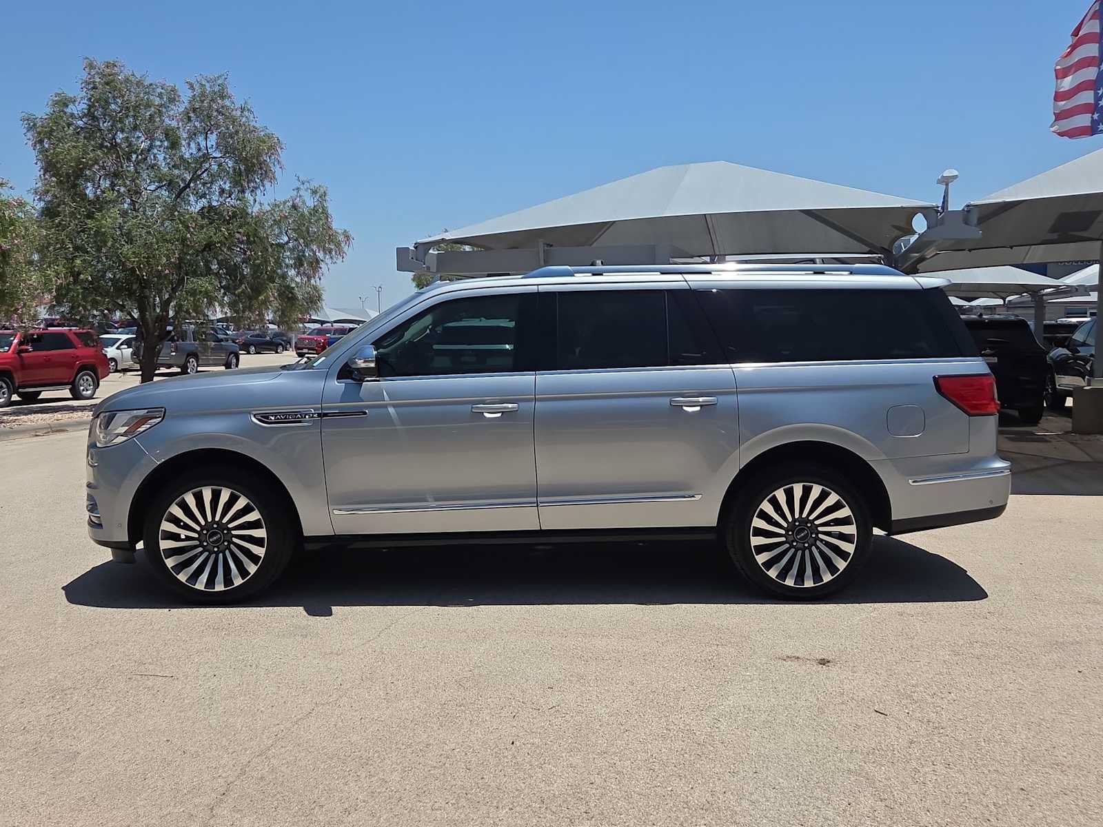 Used 2020 Lincoln Navigator L Black Label w/ Cargo Convenience Package AWD/4WD image 5