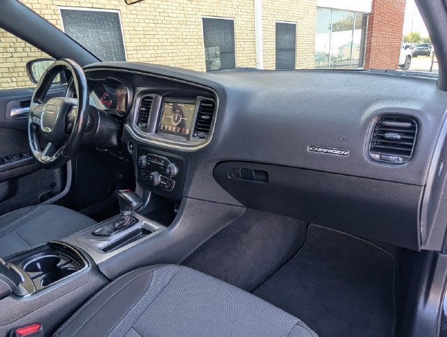Used 2020 Dodge Charger SXT w/ Driver Convenience Group RWD image 23